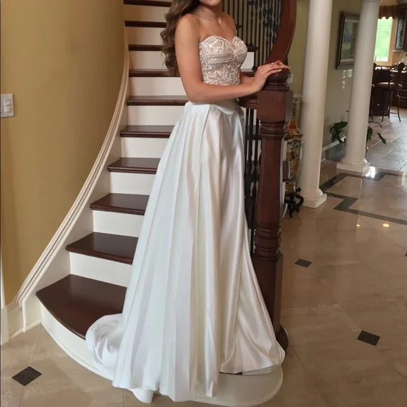 Vienna Two Piece Floral Prom Dress Vienna Prom Dresses Vienna Two Piece  Prom Dress Color: Cream/White Size: Asiunia71's Closet